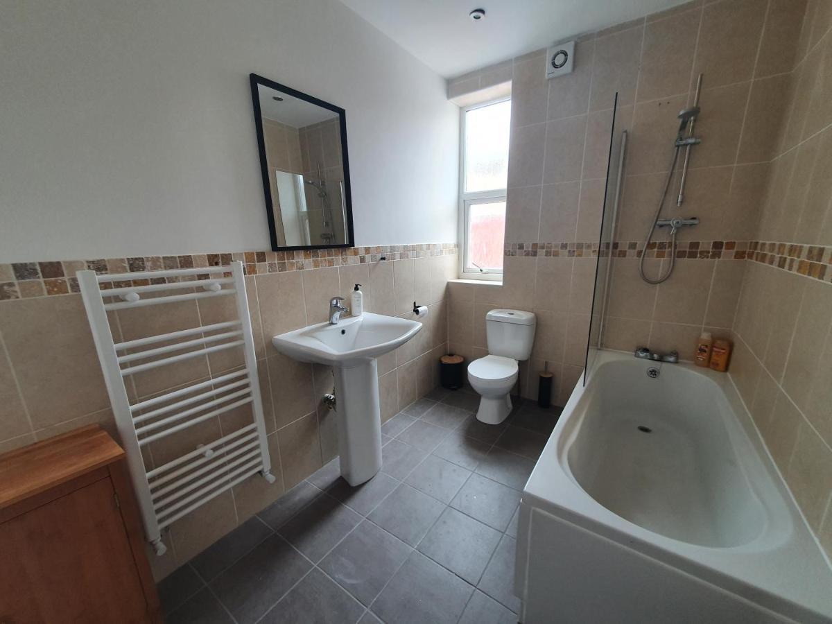 One Bed Apartment With Sofa Bed Лландидно Екстер'єр фото